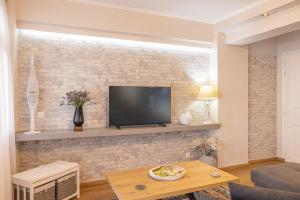 Pythagorio Blue Street Apartment with Balcony