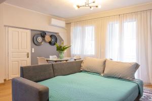 Pythagorio Blue Street Apartment with Balcony