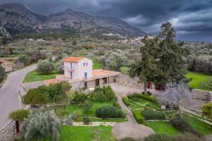 KTHMA "Ν" Πέτρινη Μεζονέτα