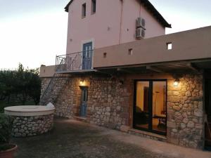 KTHMA "Ν" Πέτρινη Μεζονέτα