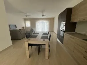 Victoria Modern Apartment - Kerċem