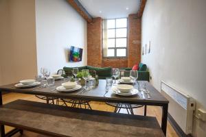 The Larimar Suite