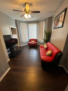 Cozy Spacious 3br theater