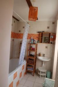 Appartements logement entier dans maison de village : photos des chambres