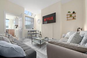 4 Bedroom House near City Centre Sleeps 10 - Maisons de vacances, Manchester