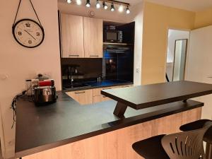 T2 4 Personnes Entièrement Rénové Narbonne Plage Front de Mer avec Parking Privatif, Climatisation, et Machine à laver séchante