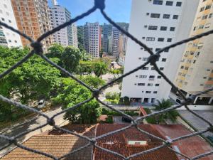 Pitangueiras 2 quartos na rua Mexico, 50 m do mar 1 vaga