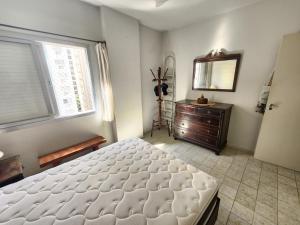 Pitangueiras 2 quartos na rua Mexico, 50 m do mar 1 vaga