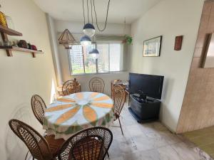 Pitangueiras 2 quartos na rua Mexico, 50 m do mar 1 vaga