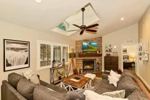 Fitzy's Fir Lodge - Fun For the Whole Family, Dogs Welcome, Jacuzzi Tub - Sugarloaf