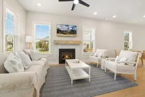 Home Base Haven-0 5mi to Baum Walker Field - West Fork