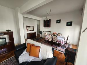 Frente ao mar e shopping La Plage, 2 quartos sacada , 1 vaga de garagem