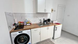 Salty Breeze Apartment in center of Alcalá