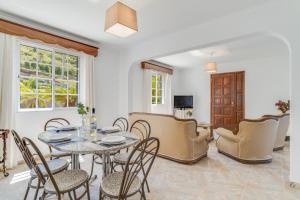 Familia Teixeira House by AH