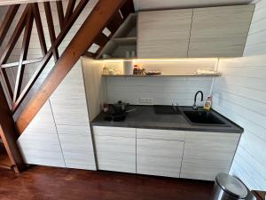 Tahiti sunshine - Chatka na vode