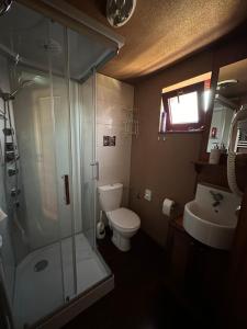 Tahiti sunshine - Chatka na vode