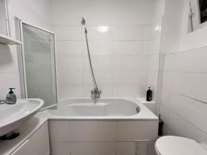 Economy 2BR Apartment Next to Prater Amuesement Park