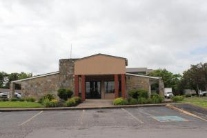 Executive Inn & Suites