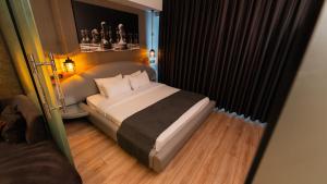 Two Bedrooms Suite with 1 Queen 2 Twin Beds room in Mas Suites Nisantasi