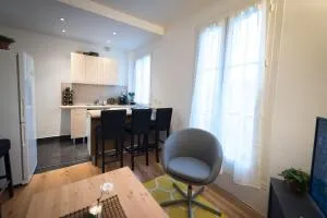 Contemporary, view of La Défense, all comfort - 皮托