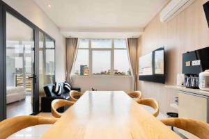 The Rixx Luxury Apartment at Ben Thanh with pool and gym