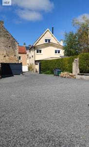 Logement cosy parking privé situé au cœur du village