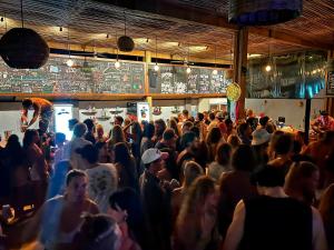 Straw Hat Surf Hostel & Bar