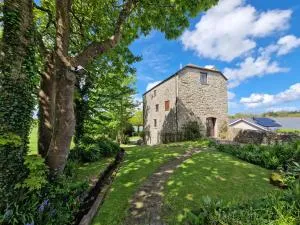 The Penthouse, top floor of a Grade II Listed Mill - Praze an Beeble