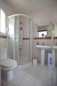 Villas Villa lumineuse et spacieuse, au calme, grande piscine, grand jardin avec oliviers : photos des chambres