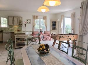 Villas Villa lumineuse et spacieuse, au calme, grande piscine, grand jardin avec oliviers : photos des chambres