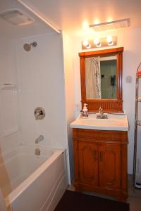 Charming Downtown Niagara Falls Apartment