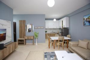 Apartment Lion Fountain 1