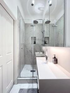 Central apartment with balcony next Augarten Park