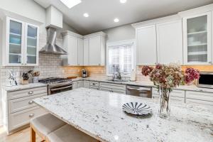 Downtown Douglas Home with Kayaks Near Oval Beach