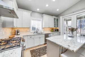 Downtown Douglas Home with Kayaks Near Oval Beach