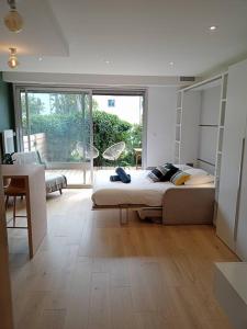 Ty Jolie Super Grand Studio avec Parking et Terrasse