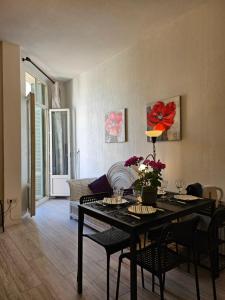 SUQUET - BEACH 100m & PALAIS DES FESTIVALS 600m