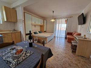 Apartment and Rooms Zora