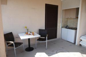 Apartment and Rooms Zora