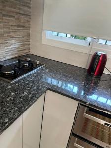 Řadový dům u moře, 20 minut od letiště, bazén