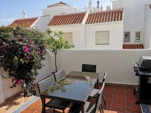 Řadový dům u moře, 20 minut od letiště, bazén