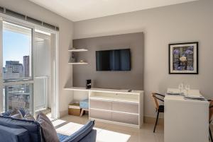 Studio bonitinho com garagem e ar condicionado