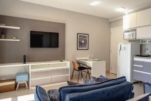 Studio bonitinho com garagem e ar condicionado