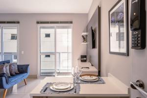 Studio bonitinho com garagem e ar condicionado