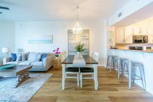 Pool view condo at Palms of Destin