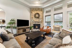 4 minutes from Canyon Lake with Jacuzzi, BBQ, Firepit, 1GbpWifi, and More