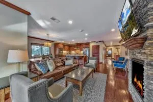 Tahoe Woods 101 at Stateline - Walk to Lake Pets - Carnelian Bay