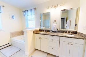 Gorgeous Conway Home AC, Hot Tub & Full Game Room