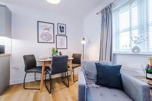 NEW! Stylish 1-Bed Flat in Crewe by 53 Degrees Property - Ideal for Business & Professionals - Sleeps 3!