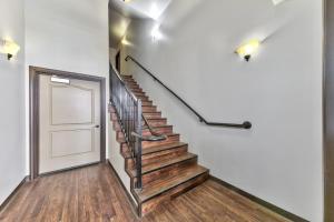 Tahoe Woods 501 - Location Spacious Walk to Beach